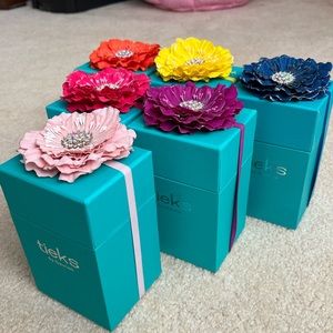 Set of 6 Tieks boxes with Flower Toppers